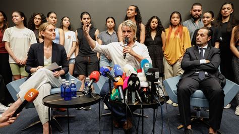 gay mexicanos|El juez suspende la comparecencia de 17 becarios mexicanos .